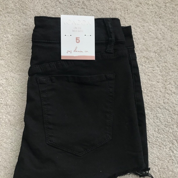 Black low rise jean short - Picture 4 of 5